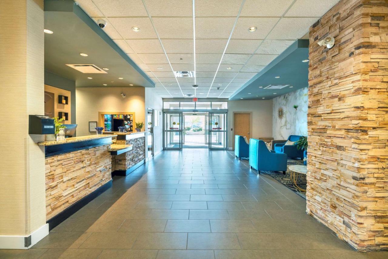 Comfort Inn & Suites Surrey Luaran gambar
