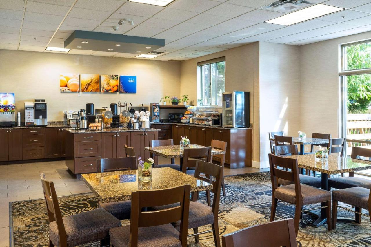 Comfort Inn & Suites Surrey Luaran gambar