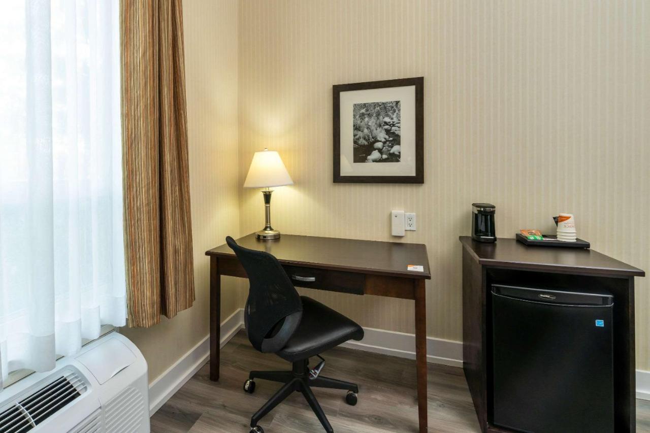 Comfort Inn & Suites Surrey Luaran gambar