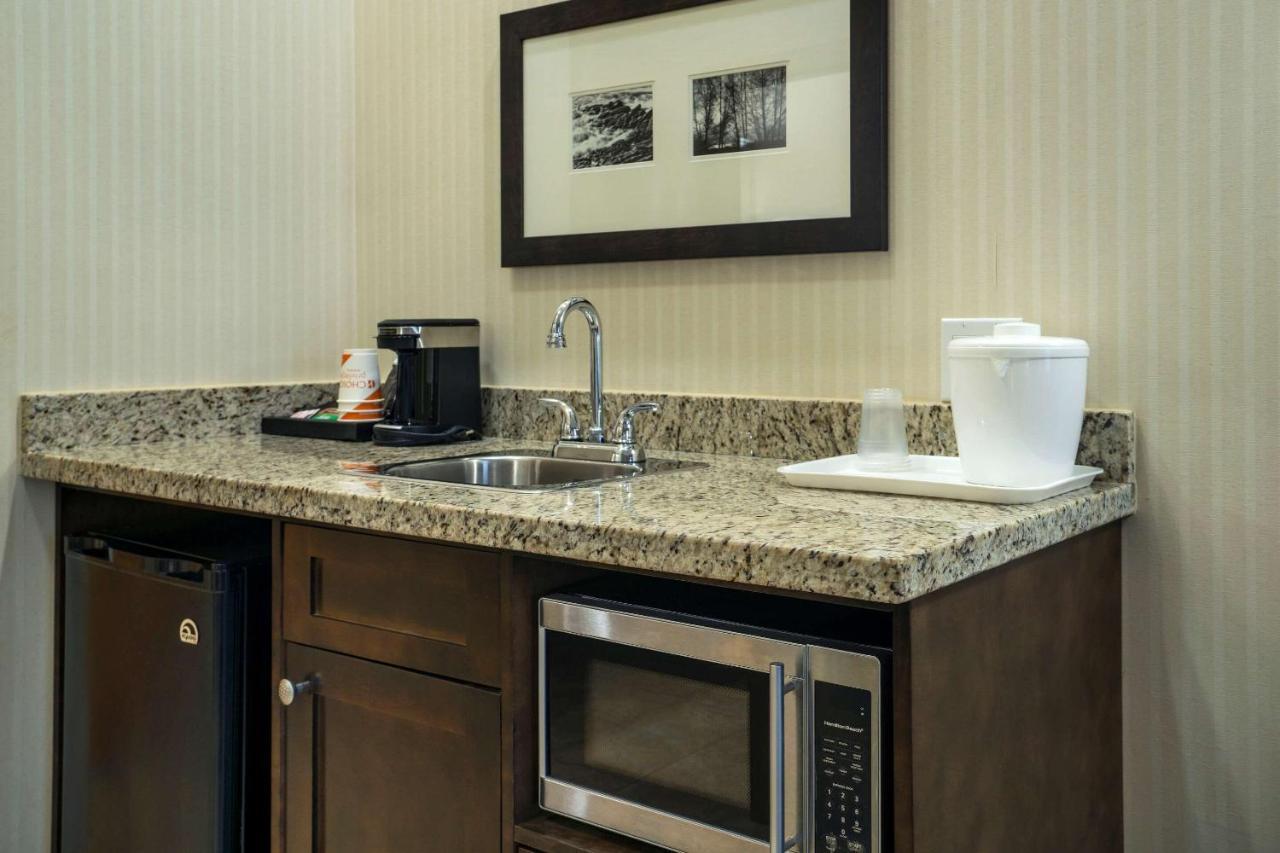 Comfort Inn & Suites Surrey Luaran gambar