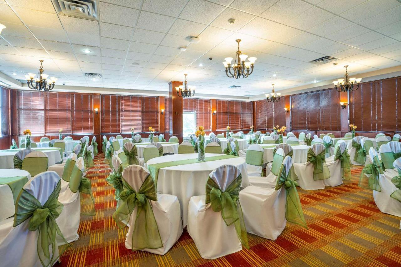 Comfort Inn & Suites Surrey Luaran gambar